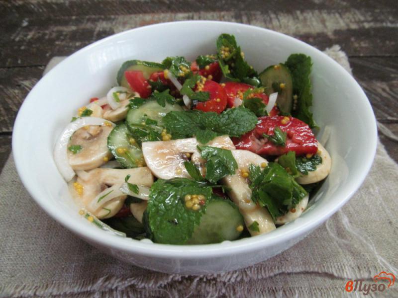 Фото приготовление рецепта: Овощной салат с листьями сельдерея и мяты шаг №8