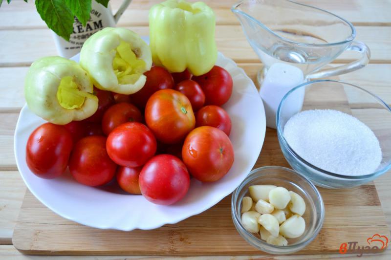 Фото приготовление рецепта: Маринованные помидоры с перцем шаг №1