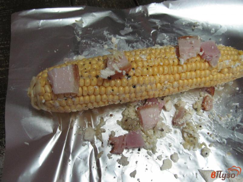 Фото приготовление рецепта: Кукуруза с беконом и сыром шаг №4