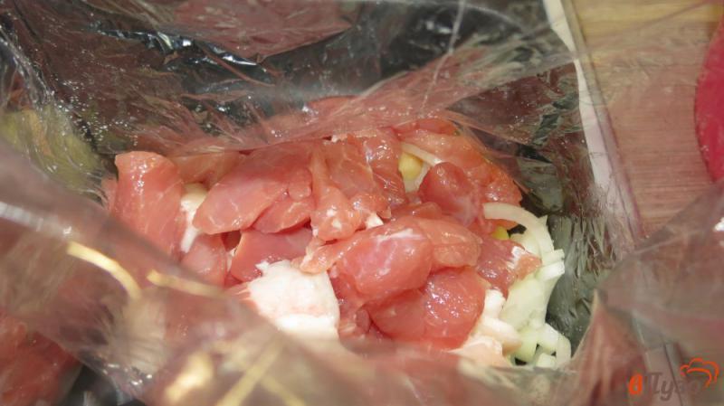 Фото приготовление рецепта: Картошка с мясом запеченные в пакете шаг №7