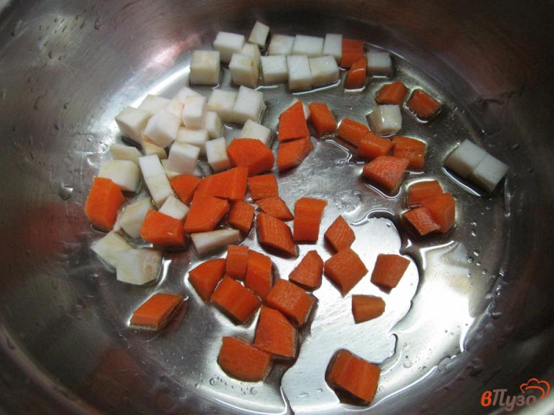 Фото приготовление рецепта: Картофельное пюре с морковью и корнем сельдерея шаг №2