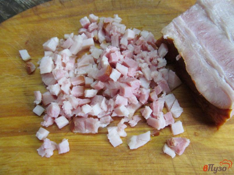 Фото приготовление рецепта: Котлеты из говядины и свинины с грибами и беконом шаг №4