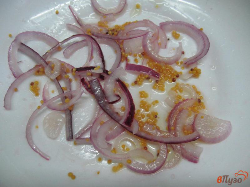Фото приготовление рецепта: Фасолевый салат с жареным перцем и сыром шаг №1