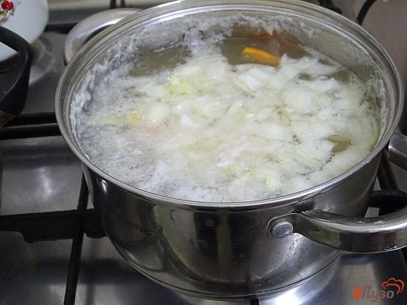 Фото приготовление рецепта: Рыбный суп из сёмги шаг №3
