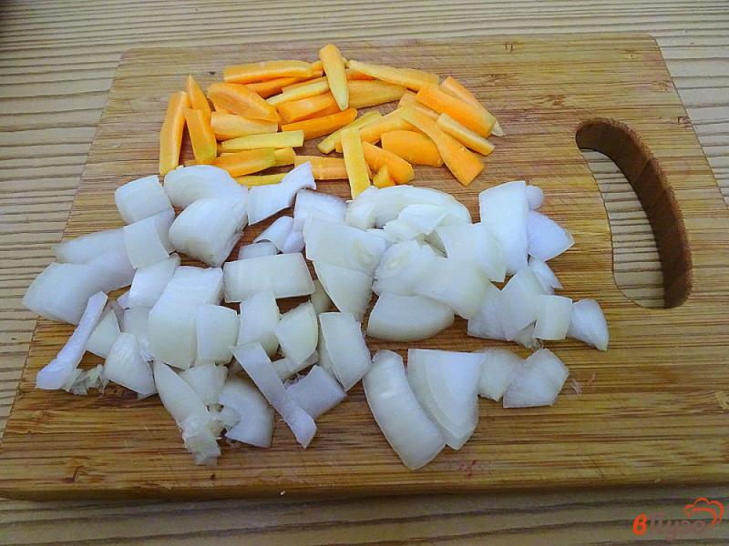 Фото приготовление рецепта: Рыбный суп из сёмги шаг №2