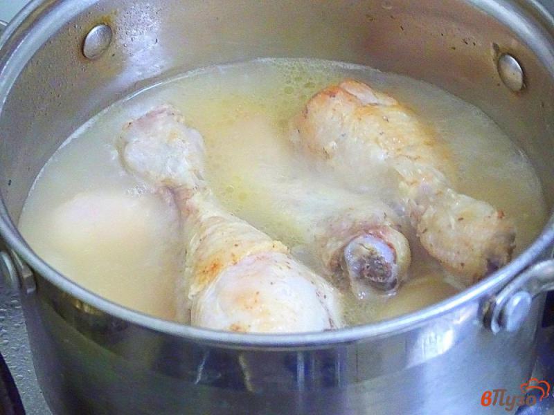 Фото приготовление рецепта: Куриные голени с грибами шаг №7