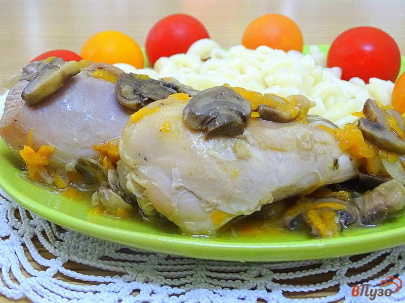 Фото приготовление рецепта: Куриные голени с грибами шаг №10