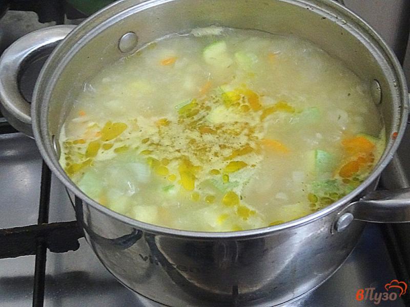 Фото приготовление рецепта: Суп с рисом и кабачками шаг №8