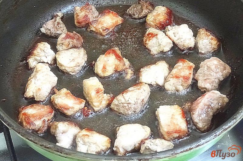 Фото приготовление рецепта: Жаркое со свининой сладким болгарским перцем и помидорами шаг №8