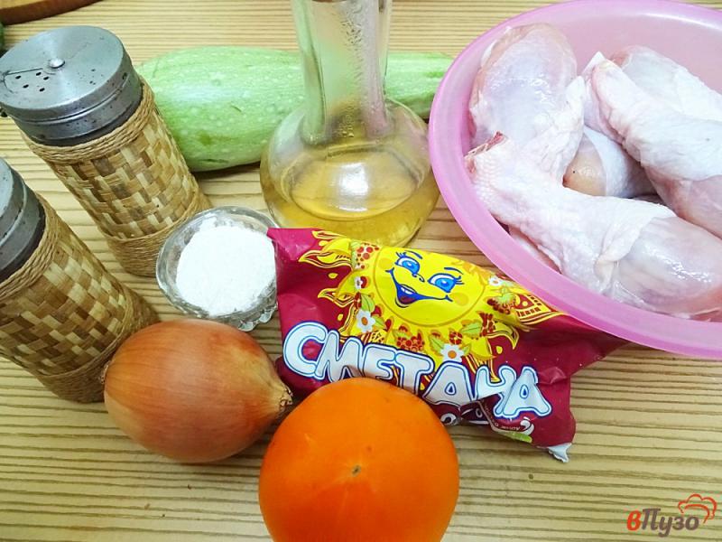 Фото приготовление рецепта: Куриные голени с овощами в сметанном соусе шаг №1