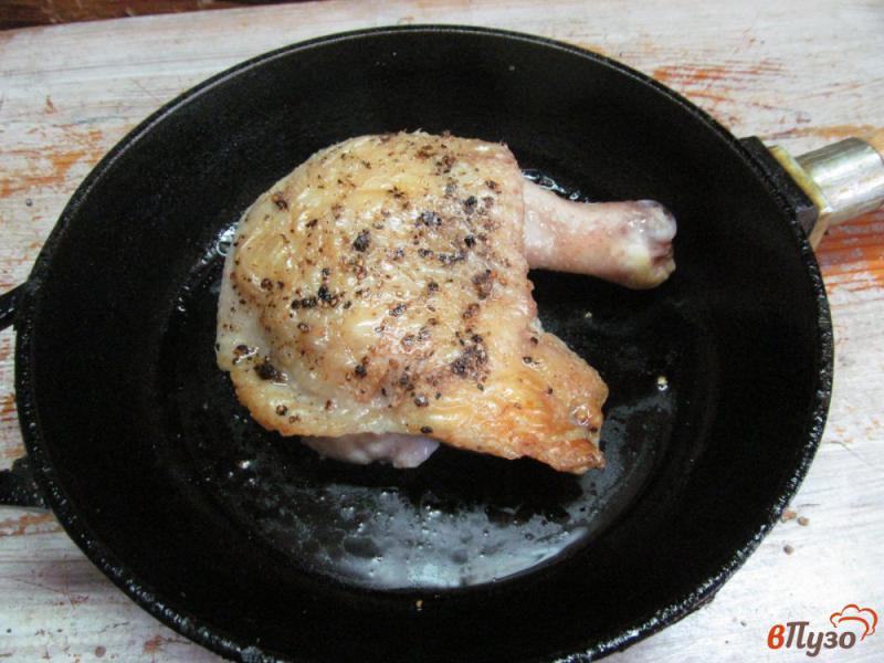 Фото приготовление рецепта: Куриный окорочок под виноградным соусом шаг №2