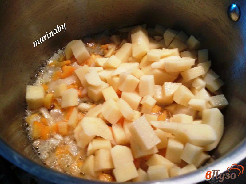 Фото приготовление рецепта: Суп с фрикадельками шаг №3