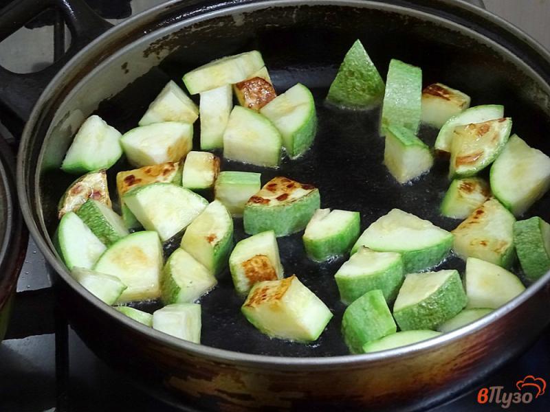 Фото приготовление рецепта: Кабачки тушёные в сметанном соусе шаг №3