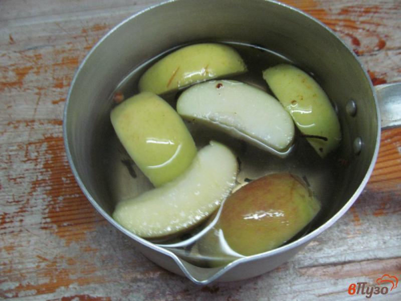 Фото приготовление рецепта: Салат из куриной печени с яблоком шаг №2
