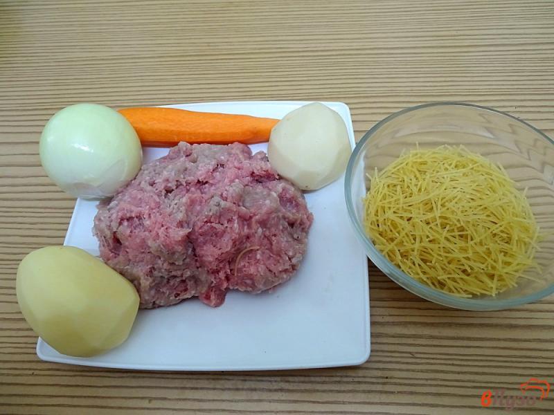 Фото приготовление рецепта: Суп с фрикадельками и вермишелью шаг №1