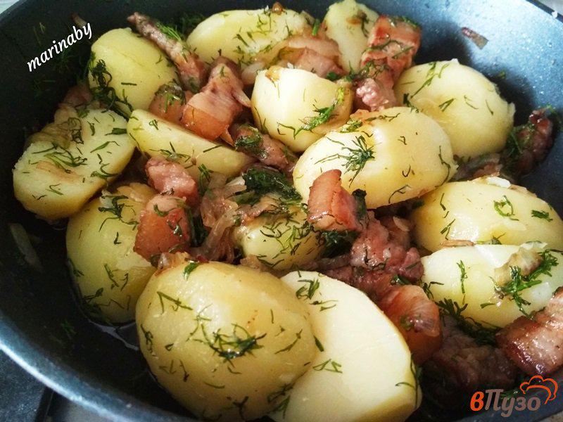 Фото приготовление рецепта: Поджарка из свинины с молодым картофелем шаг №8