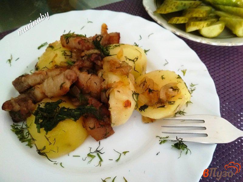 Фото приготовление рецепта: Поджарка из свинины с молодым картофелем шаг №9