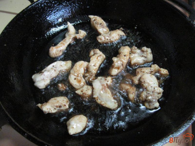Фото приготовление рецепта: Куриное филе с дыней в азиатском стиле шаг №2