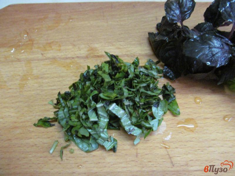 Фото приготовление рецепта: Салат из помидора и кабачка под соусом из базилика и сметаны шаг №1
