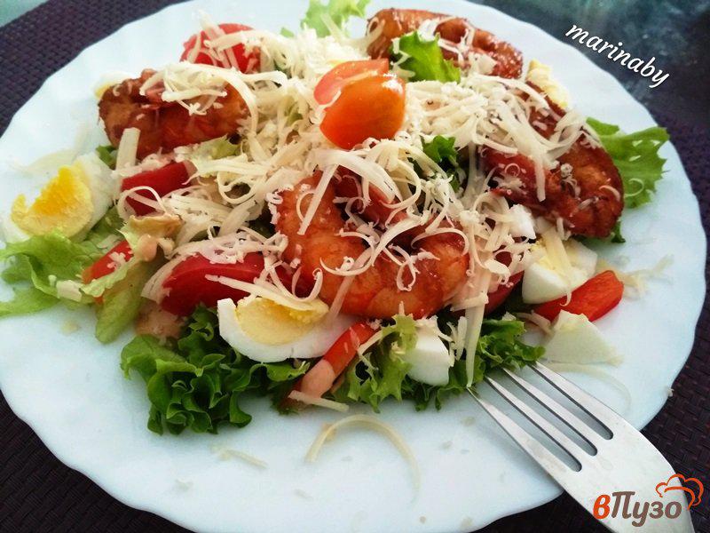 Фото приготовление рецепта: Овощной салат с креветками А ля Цезарь шаг №10