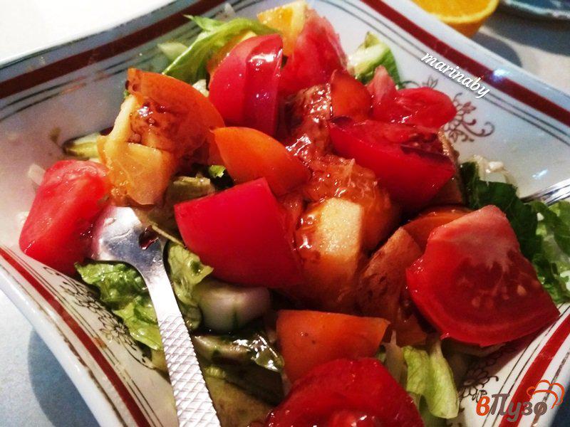 Фото приготовление рецепта: Салат овощной с тыквенным маслом шаг №4