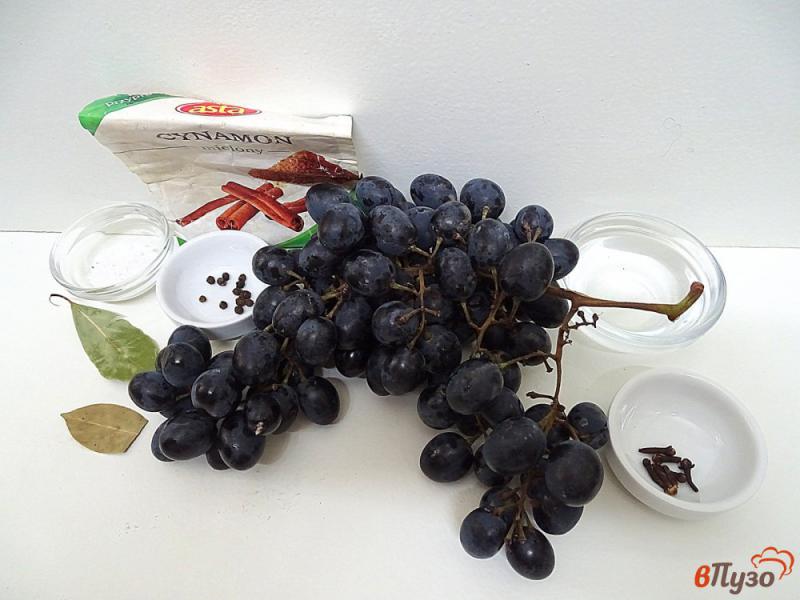 Фото приготовление рецепта: Виноград чёрный маринованный шаг №1