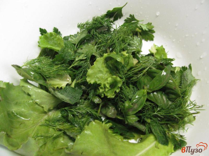 Фото приготовление рецепта: Зеленый салат с грудинкой и яйцом шаг №1