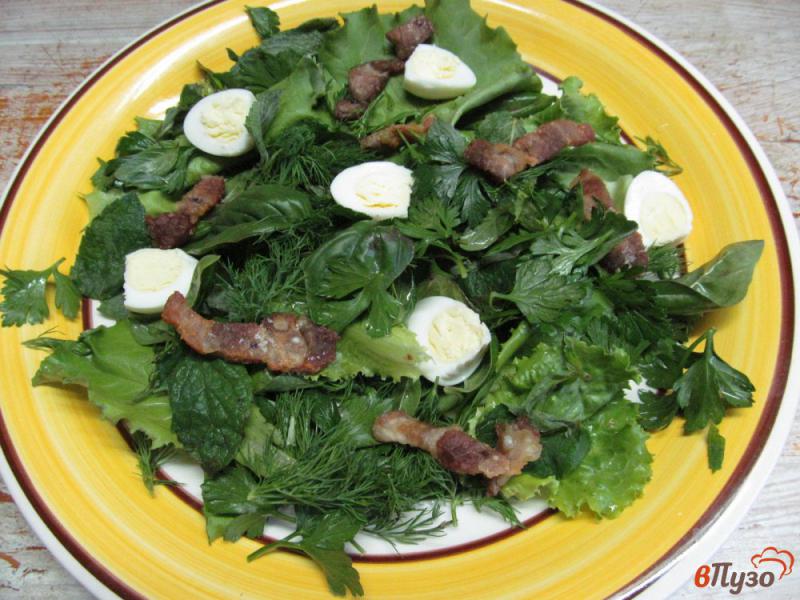 Фото приготовление рецепта: Зеленый салат с грудинкой и яйцом шаг №4