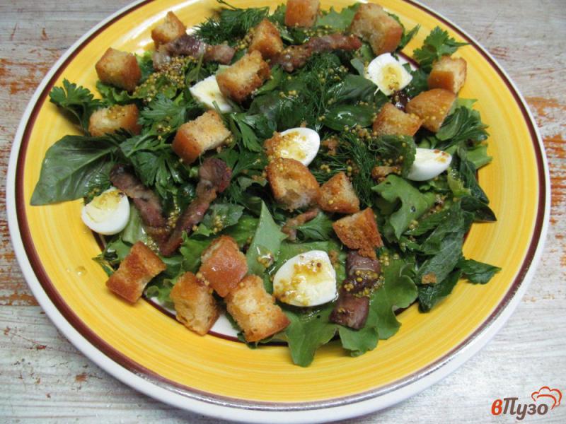 Фото приготовление рецепта: Зеленый салат с грудинкой и яйцом шаг №6