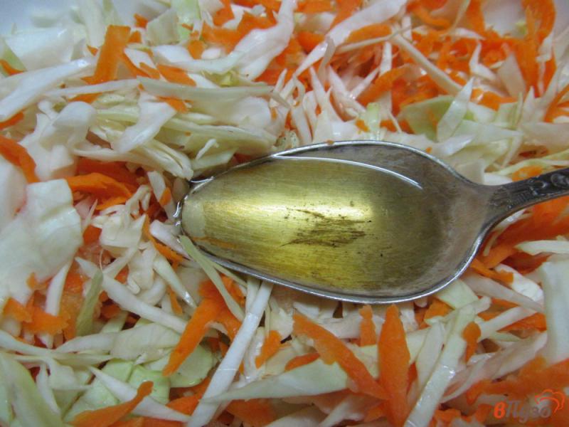 Фото приготовление рецепта: Салат из капусты с баклажаном шаг №5