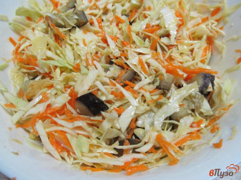 Фото приготовление рецепта: Салат из капусты с баклажаном шаг №10