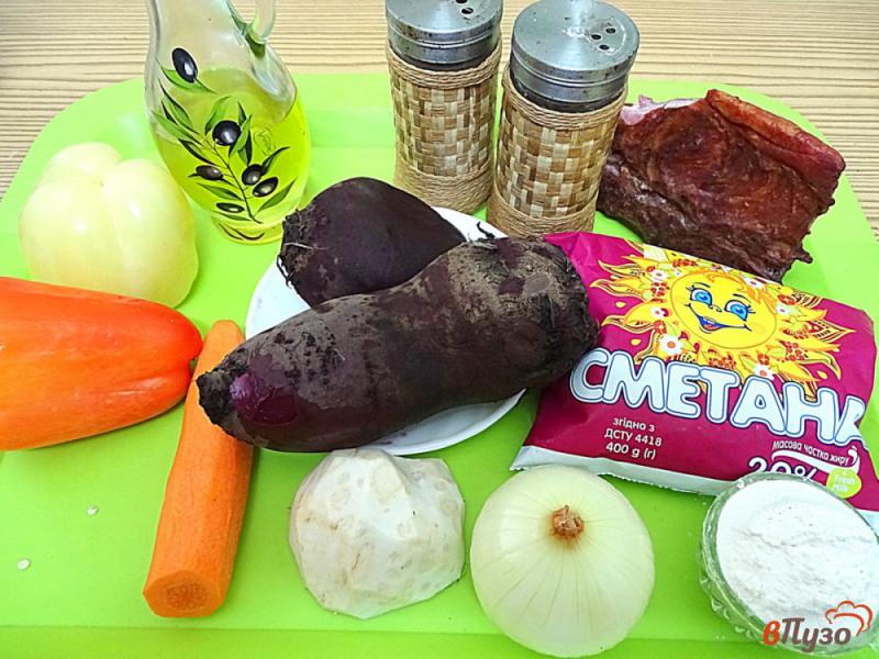 Фото приготовление рецепта: Красный борщ без картофеля со сметаной, перцем и сельдереем шаг №1