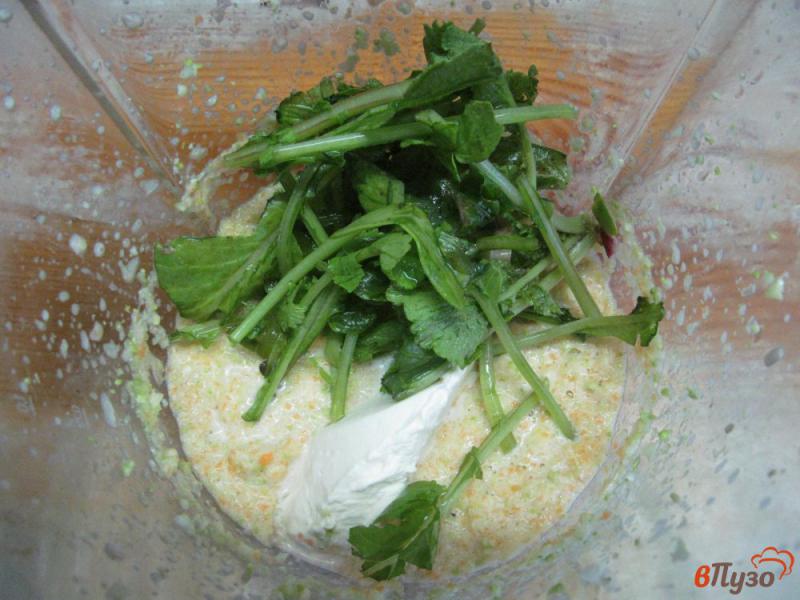 Фото приготовление рецепта: Оладьи из цветной капусты с припеком шаг №4