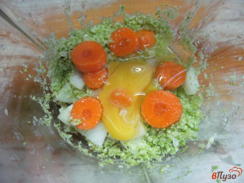 Фото приготовление рецепта: Оладьи из цветной капусты с припеком шаг №3