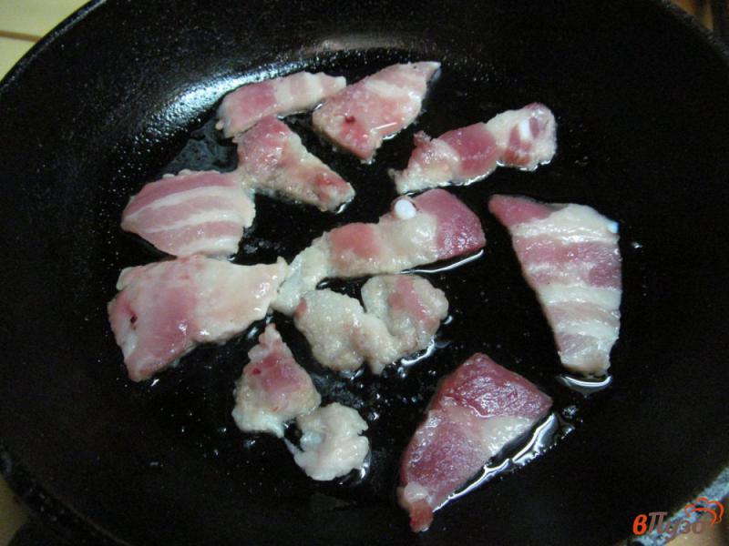 Фото приготовление рецепта: Жареный редис с картофелем на свиной грудинке шаг №1