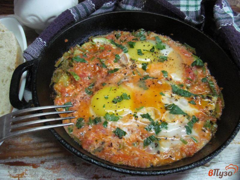 Фото приготовление рецепта: Яйца с кабачком в томатном соке шаг №6