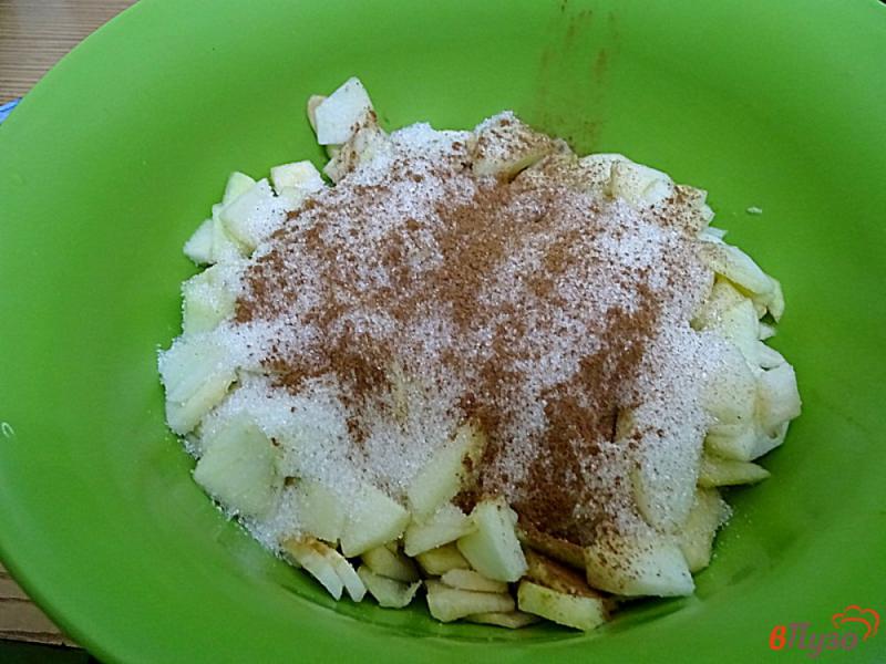 Фото приготовление рецепта: Песочный пирог с яблоками шаг №5