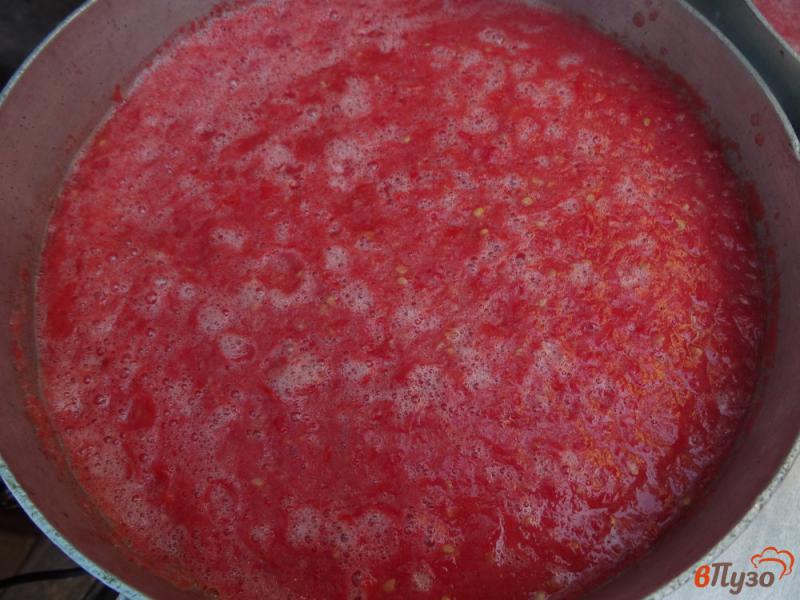 Фото приготовление рецепта: Густой томатный сок на зиму шаг №5
