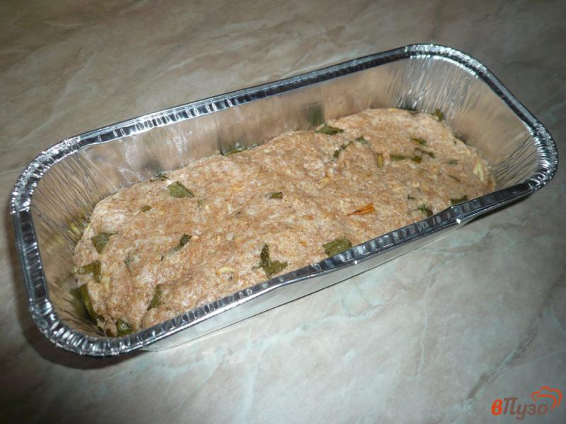 Фото приготовление рецепта: Диетический хлебец с луком шаг №7