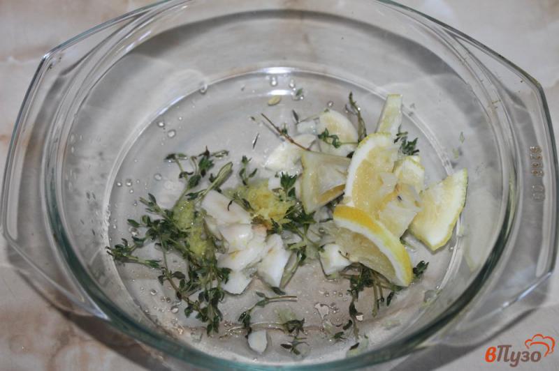 Фото приготовление рецепта: Стейк из зубатки в соево - лимонном маринаде с чили в духовке шаг №2