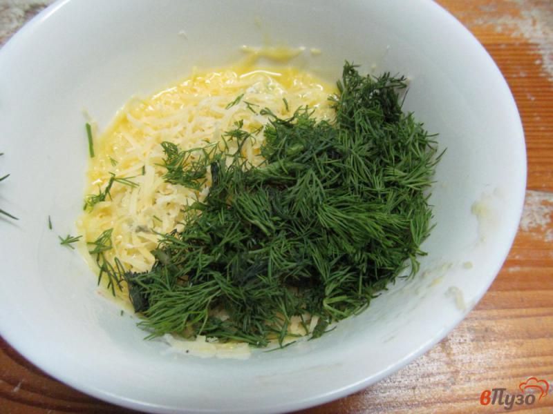 Фото приготовление рецепта: Сливочный картофель под соусом из сыра и яйца шаг №4