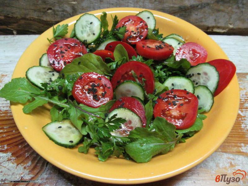 Фото приготовление рецепта: Овощной салат с зеленью под устричным соусом шаг №5