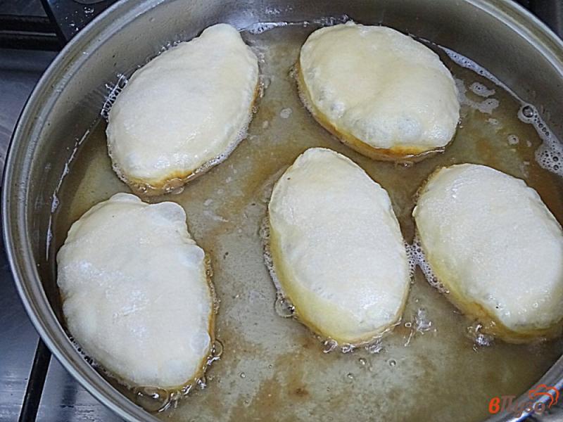 Фото приготовление рецепта: Пирожки с капустой на кефире, жареные шаг №11