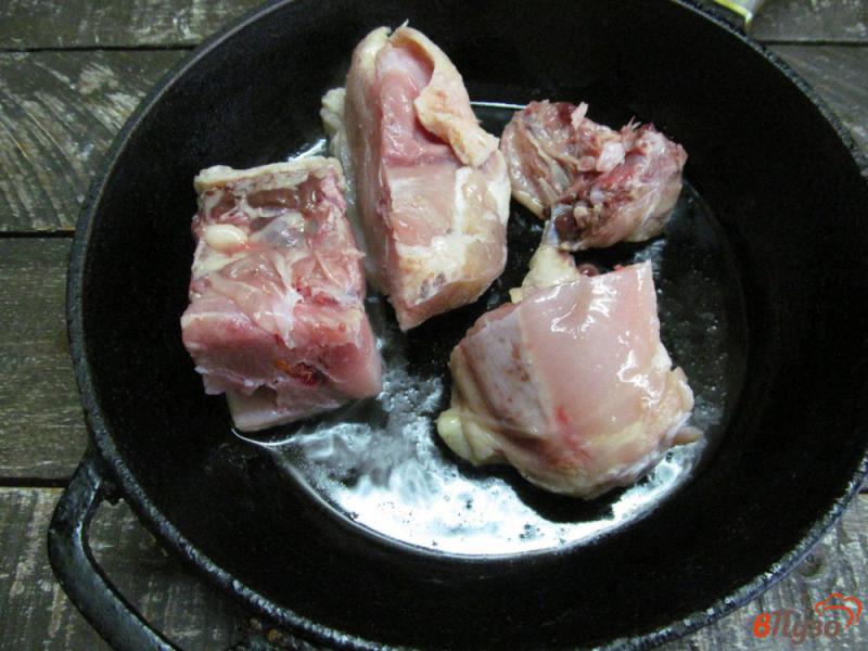 Фото приготовление рецепта: Курица с тыквой и грибами шаг №1