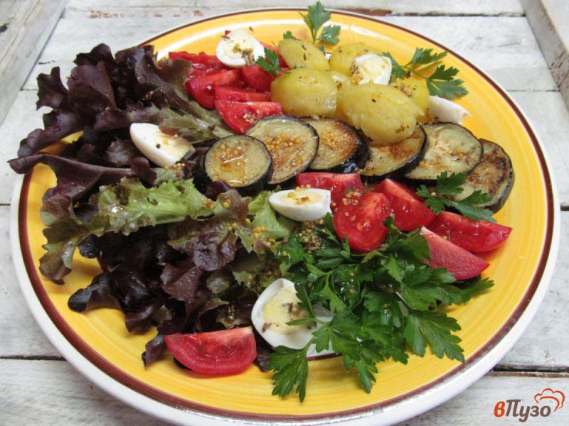 Фото приготовление рецепта: Теплый картофельный салат с жаренным баклажаном шаг №6