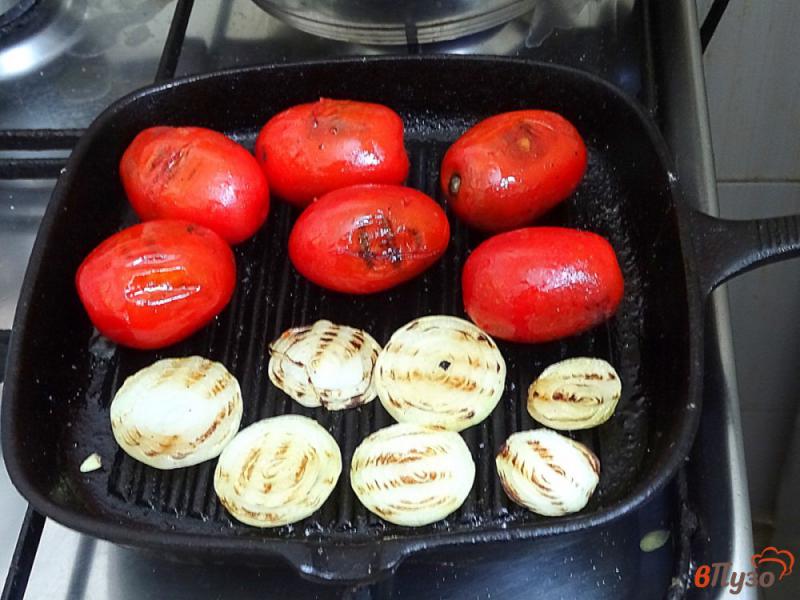 Фото приготовление рецепта: Овощи и сосиски на сковороде гриль шаг №7
