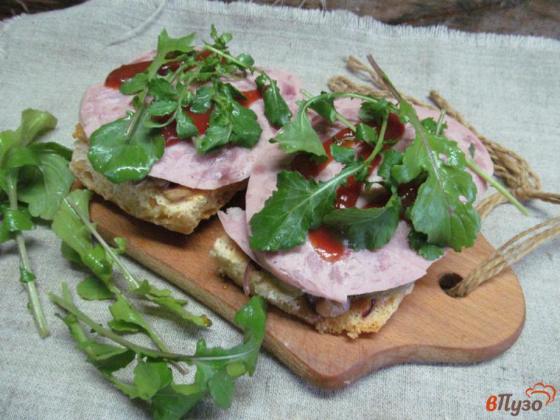 Фото приготовление рецепта: Бутерброд с ветчиной и заправкой из сельдерея с яблоком шаг №8