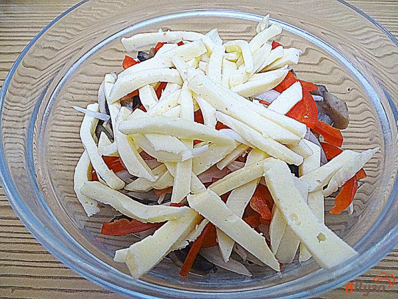 Фото приготовление рецепта: Салат из шампиньонов с овощами шаг №10