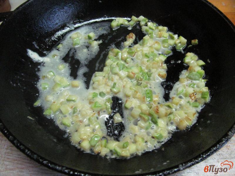 Фото приготовление рецепта: Омлет с фаршем из кабачка шаг №2