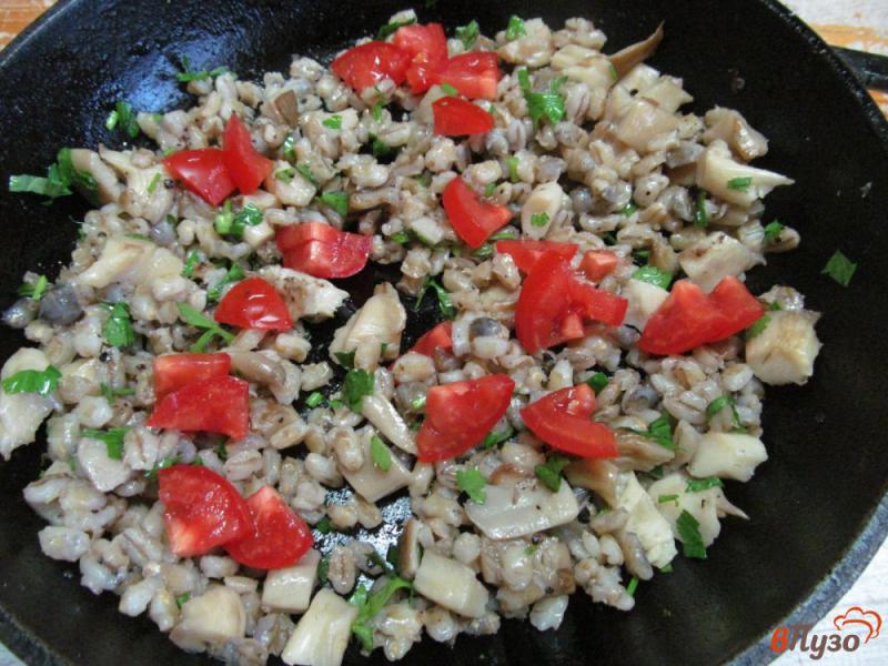 Фото приготовление рецепта: Салат из перловки с грибами шаг №6